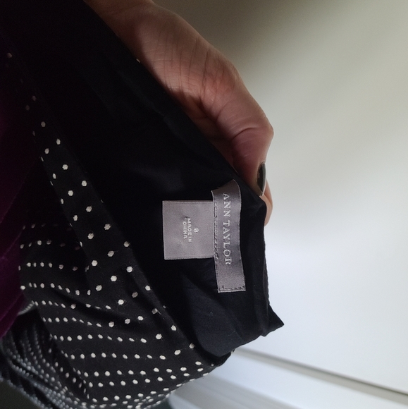 Ann Taylor navy skirt, lace detail, lined, EUC 8 - Picture 2 of 2